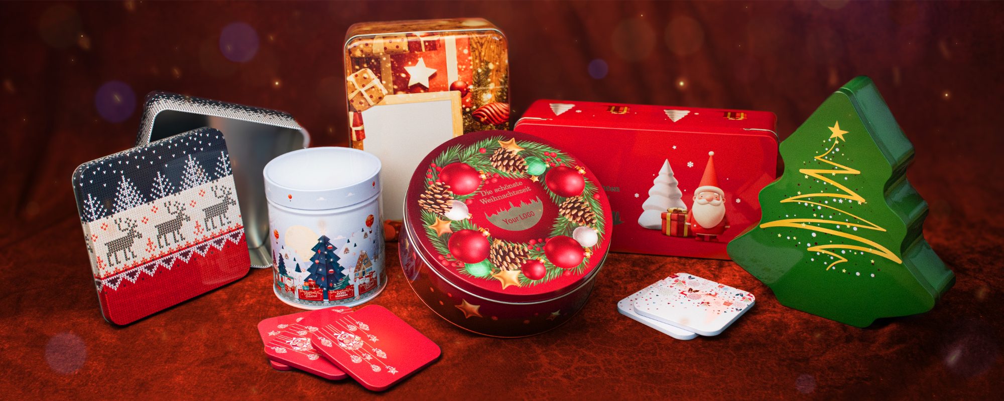 Weihnachtsdosen aus Metall mit festlichen Motiven wie Rentieren, Weihnachtsmann und Winterlandschaften in verschiedenen Formen und Farben.