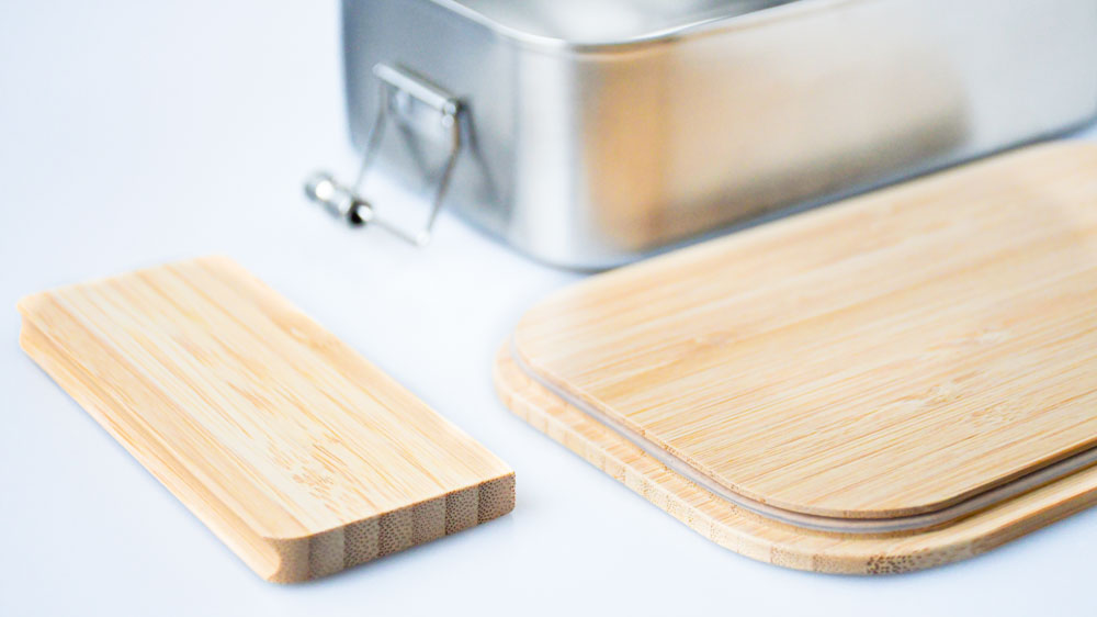 Detailaufnahme des Bambus-Unterteilers für flexible Unterteilung in Lunchboxen