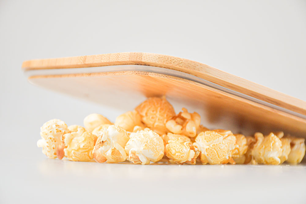 Bambusdeckel auf einer Schicht Popcorn – stilvoller Ersatzdeckel aus natürlichem Bambusholz