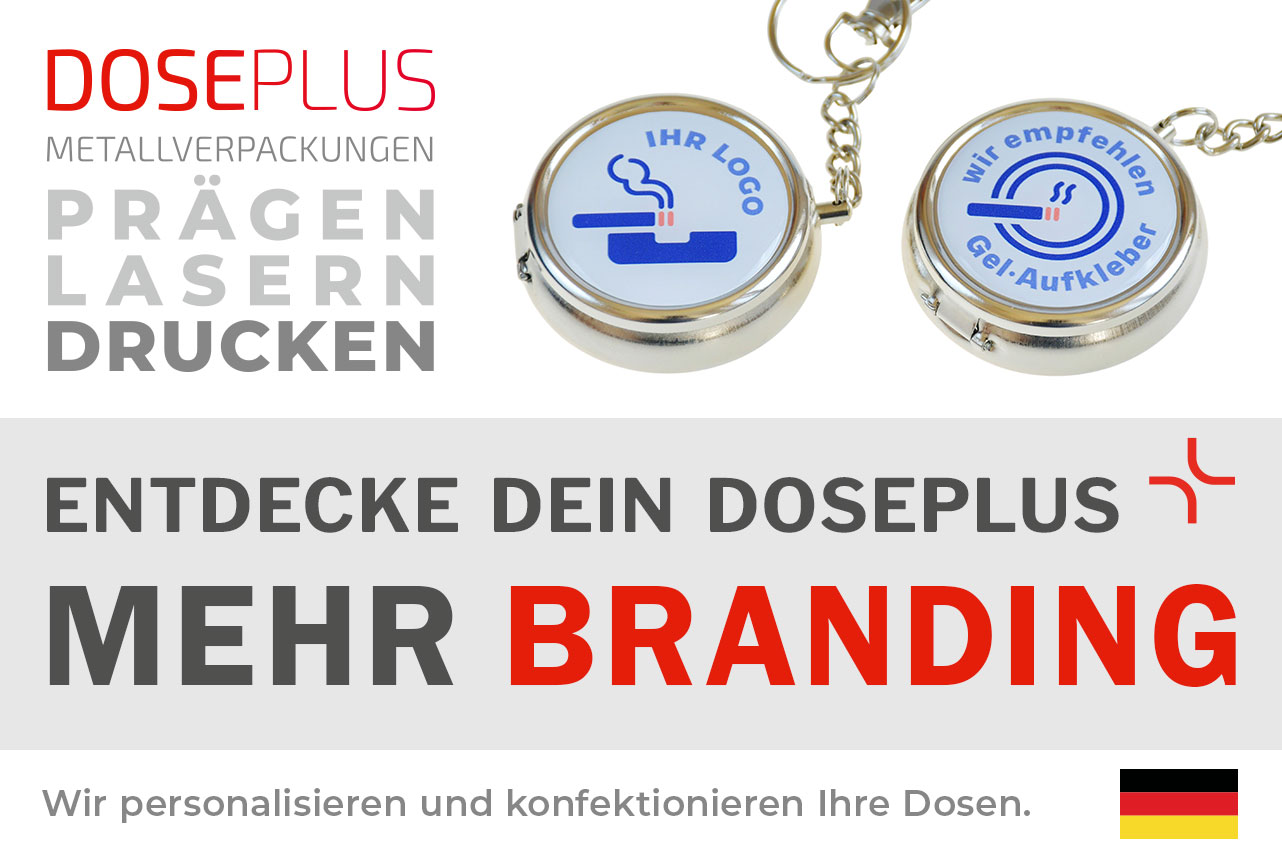 Doseplus silberne runde Schlüsselanhänger mit bedrucktem Gel-Aufkleber in Blau. Aufdrucke „Ihr Logo“ und „Wir empfehlen Gel-Aufkleber“. Text: „Metallverpackungen prägen, lasern, drucken – Entdecke dein Doseplus, mehr Branding“.